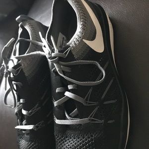 Woman’s Nike free TR focus flyknit shoes🤤